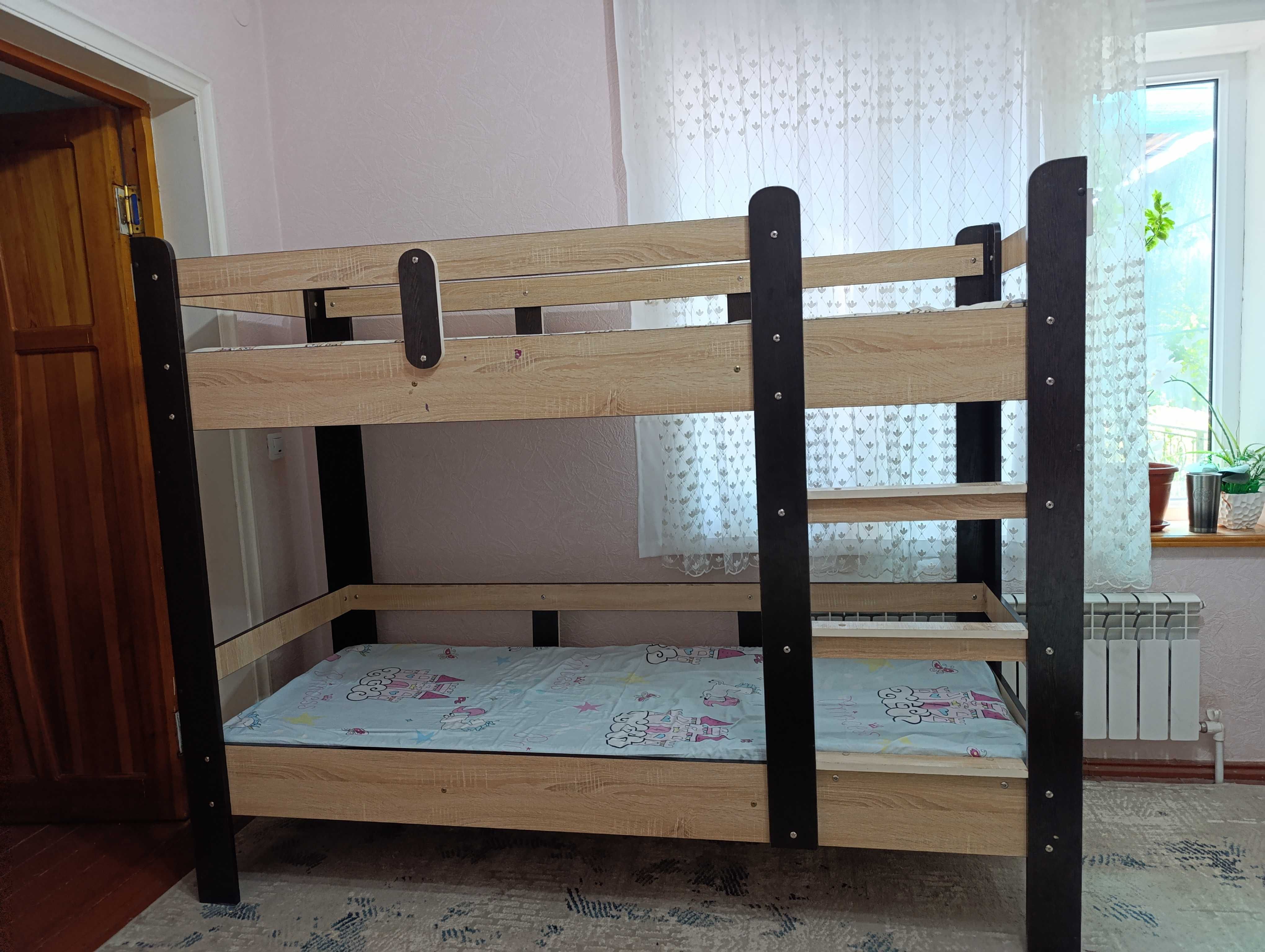 Двухъярусная кроват