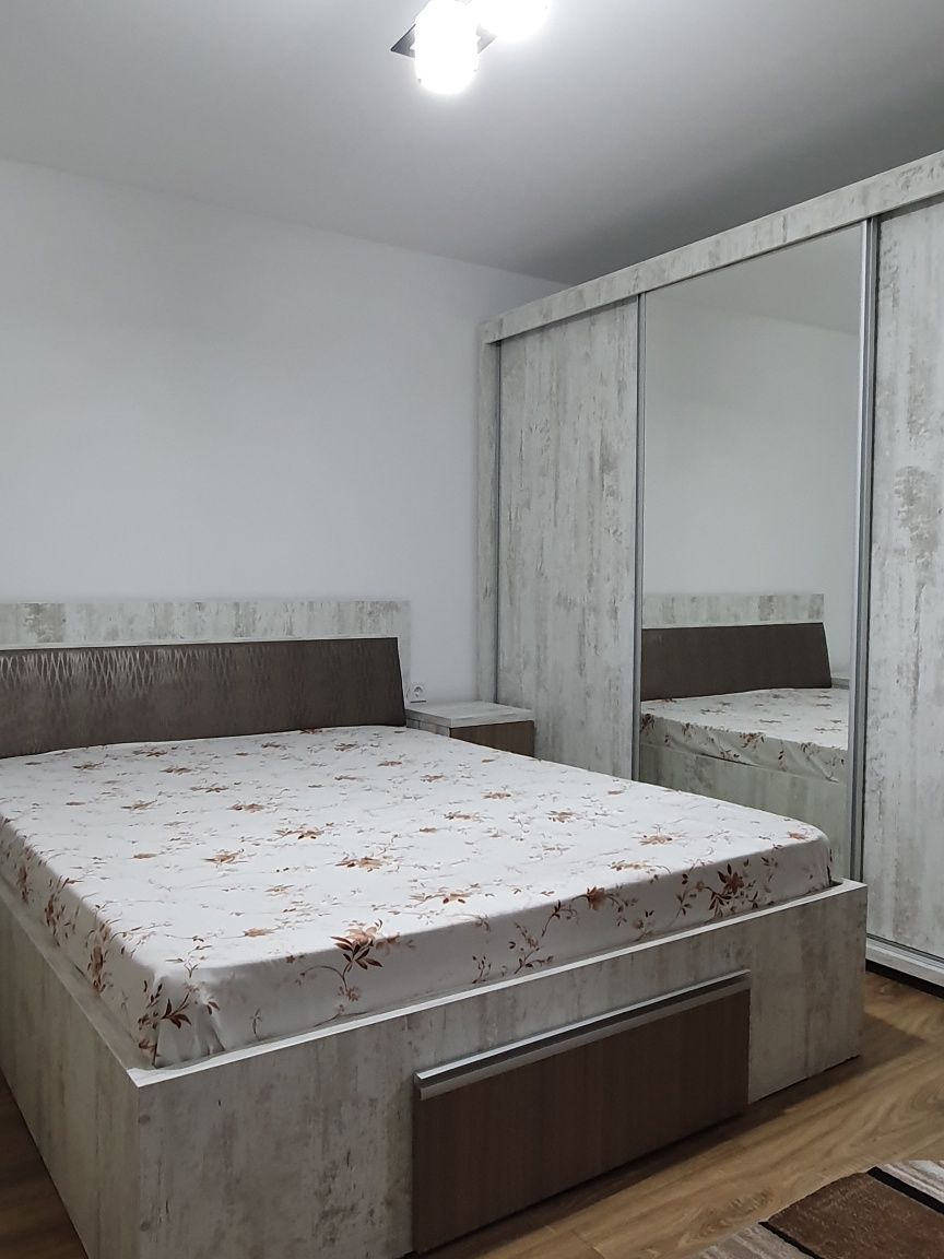 Închiriez apartament 2 camere