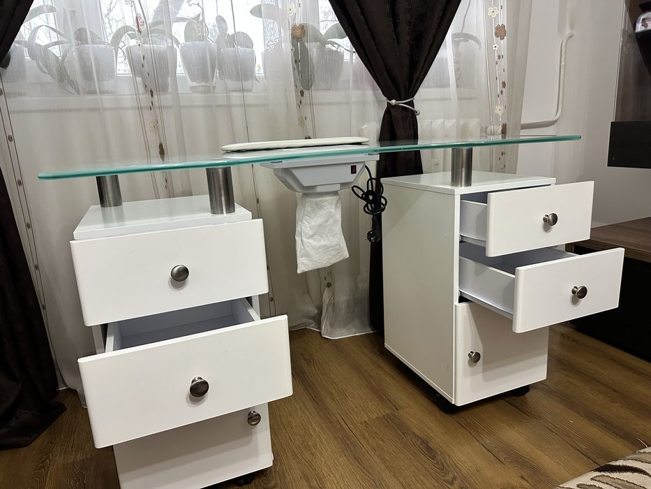 Masă de manichiură