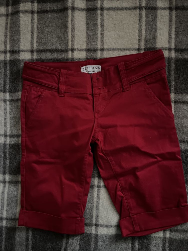 Pantaloni scurți dama rosii,mărimea 32