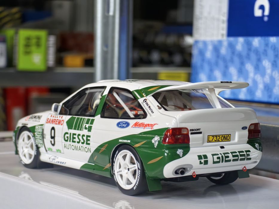 Продавам 1:18 Rally