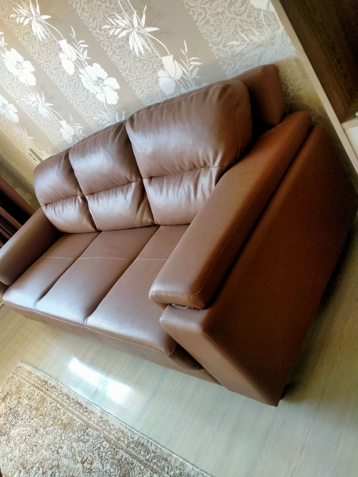 Шикарный диван экокожа