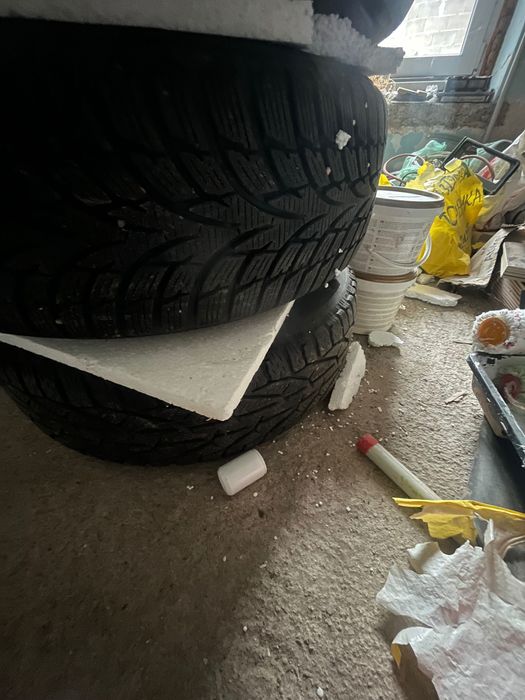 4 зимни гуми 195/65 15 + железни джанти комплект в добро състояние