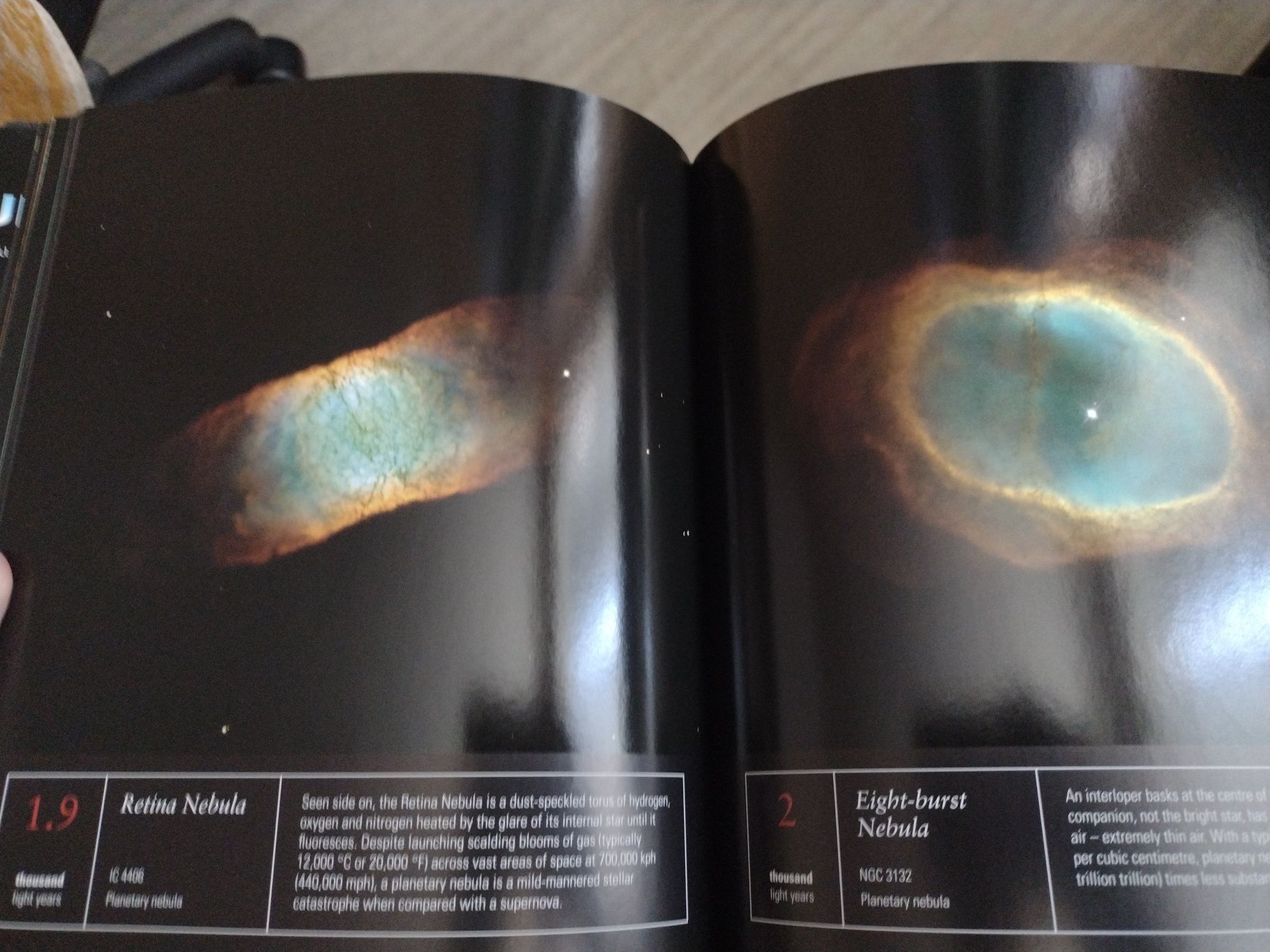 Книга с илюстрации "Universe"