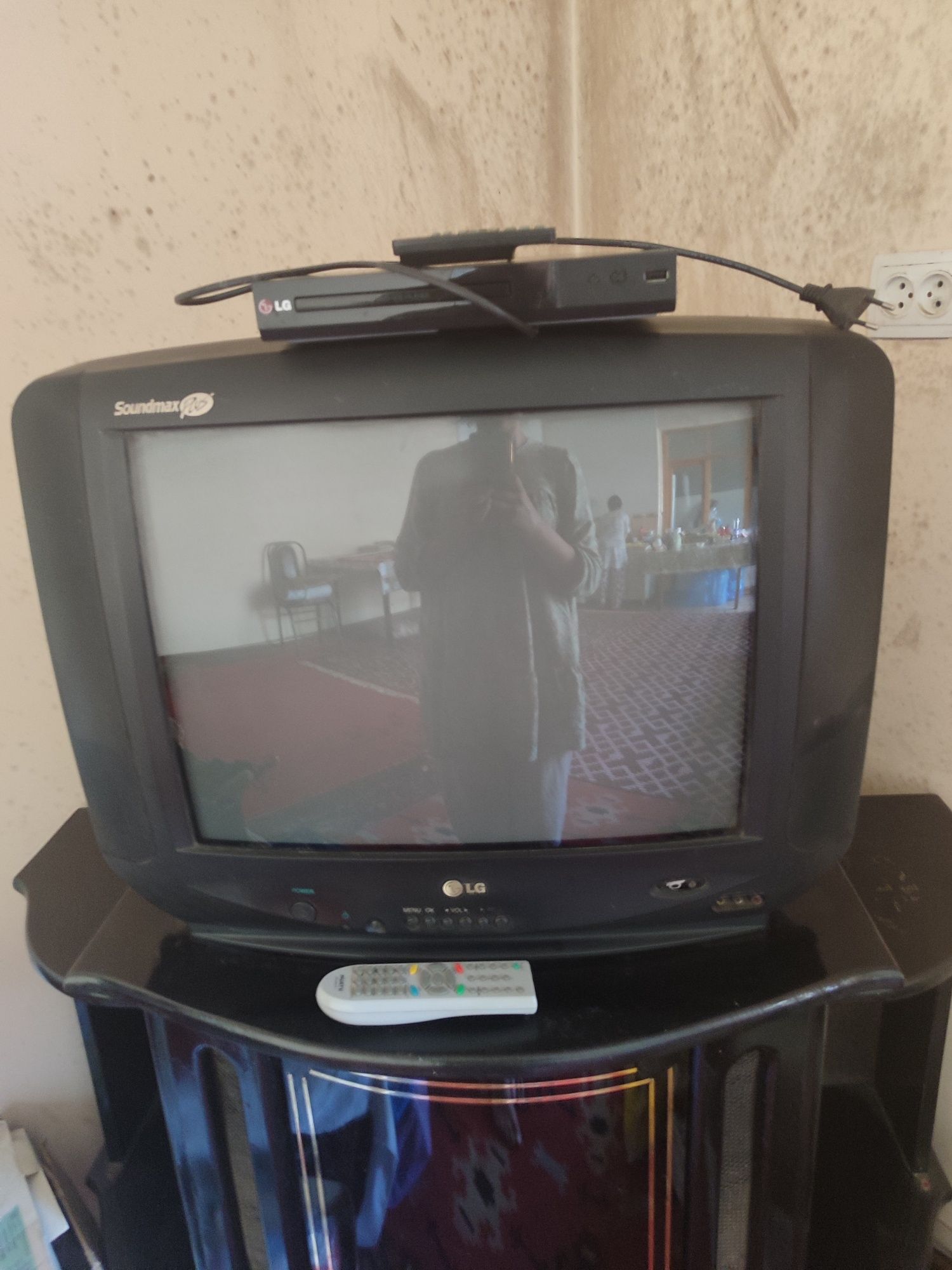Телевизор Lg soundmax model + Lg dvd + podstavka