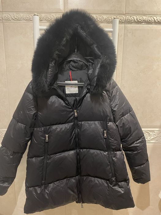 Продавам яке Moncler