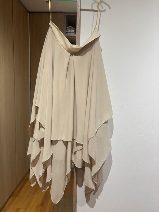 Fusta asimetrica din voal