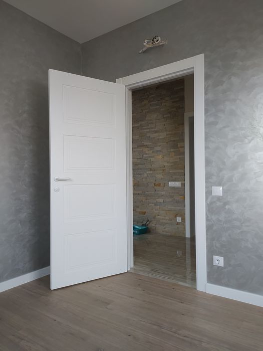 Монтаж на интериорни врати и подови мдф первази