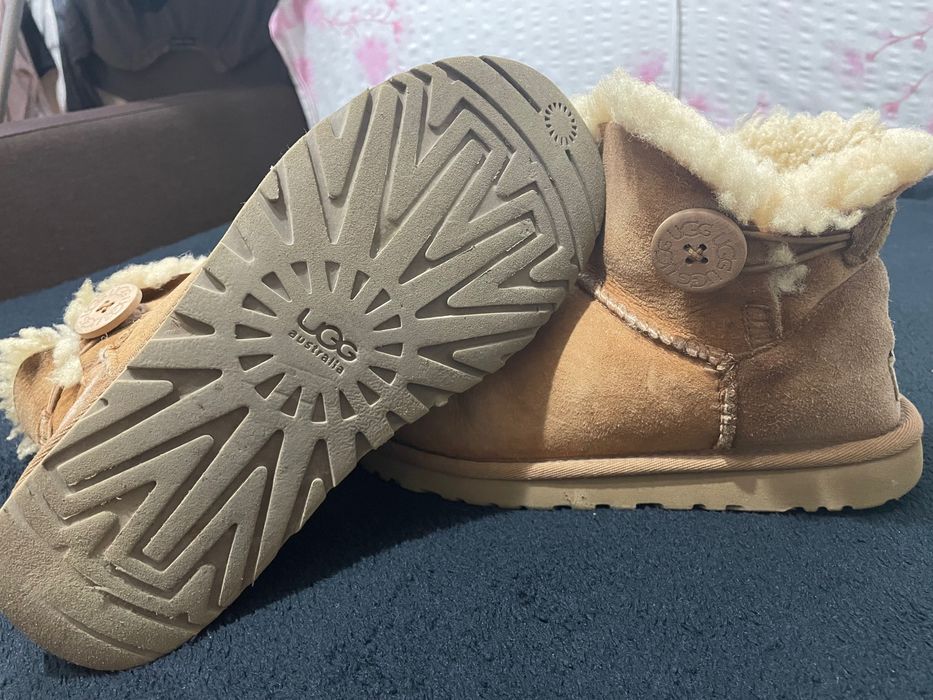 UGG marimea 37 maro