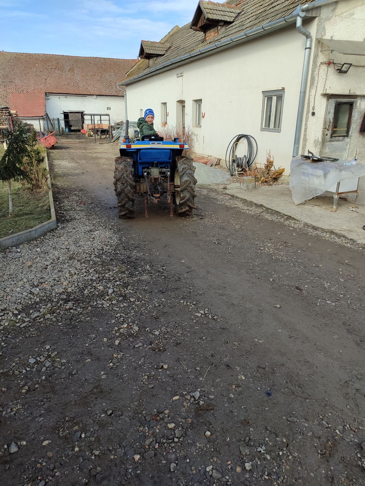 Tractoras ISEKI landhope 200