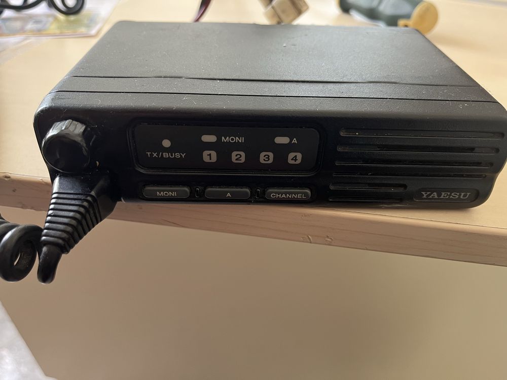 Радиостанция YAESU