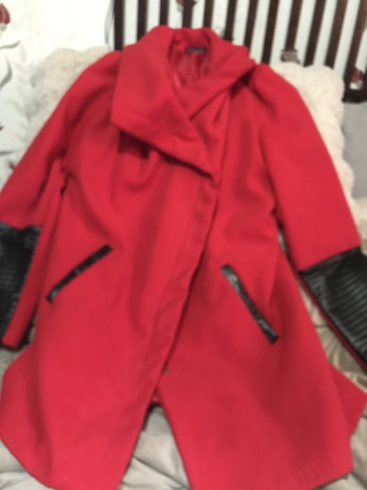 Palton culoare rosu marimea xl