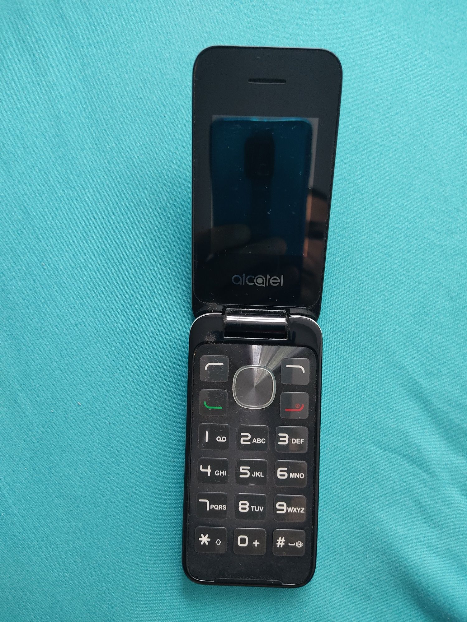 GSM телефон Alcatel с големи копчета