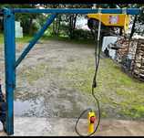 Macara  electrica cu schelet metalic
