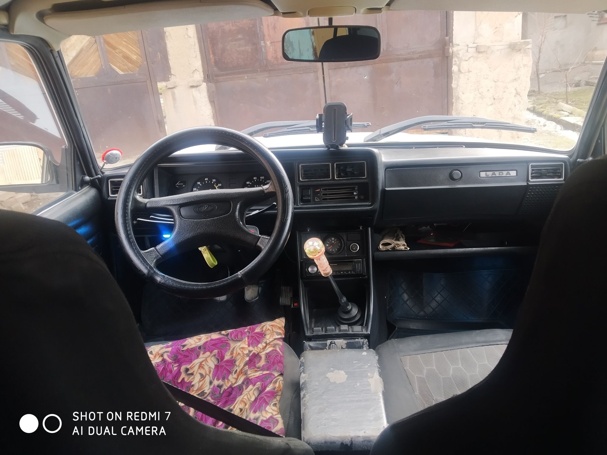 Vaz 2107 sotiladi 2700 $