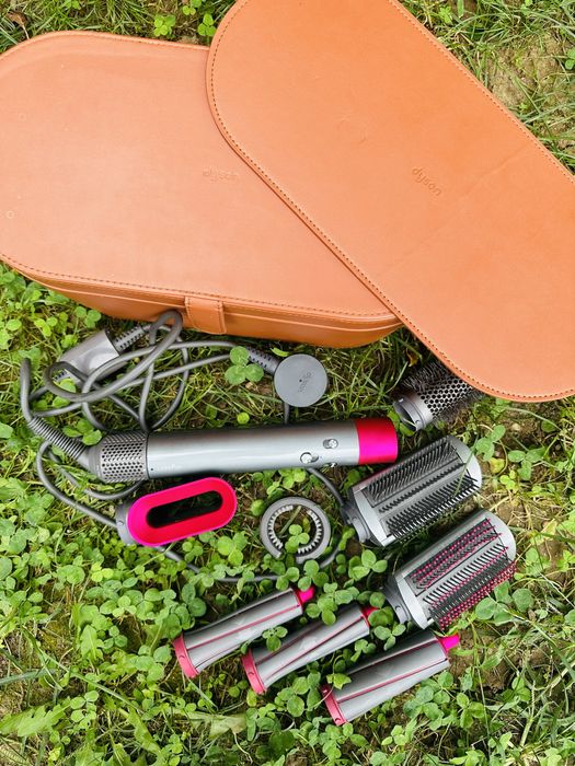 Dyson airwrap aparat