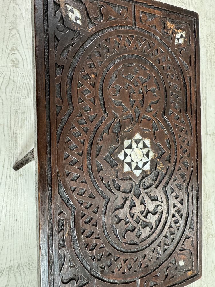 Старинна азиатска масичка с резба К033
