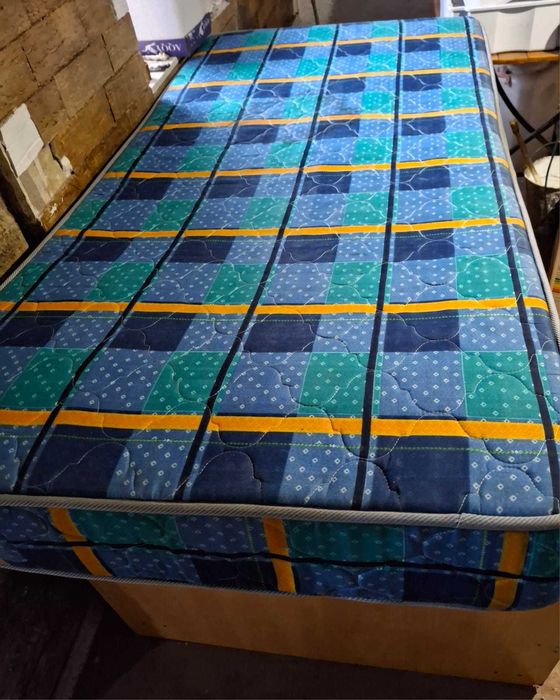 кроват с матрасом