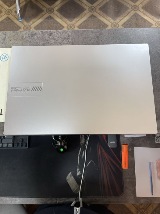 Asus vivobook sotiladi