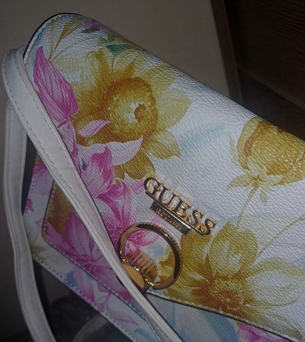 Нова дамска чанта на цветя Guess