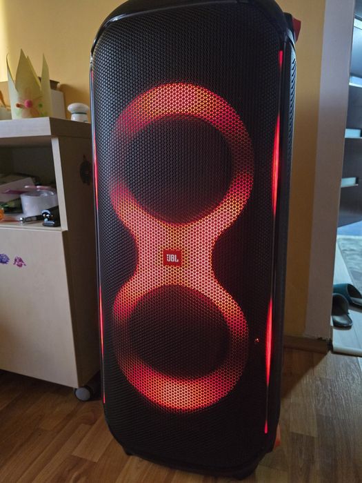 Vând JBL PartyBox 710 impecabilă