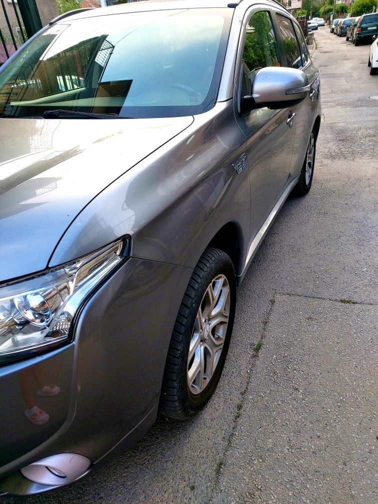Mitsubishi Outlander 2.0 phev plug in hibrid