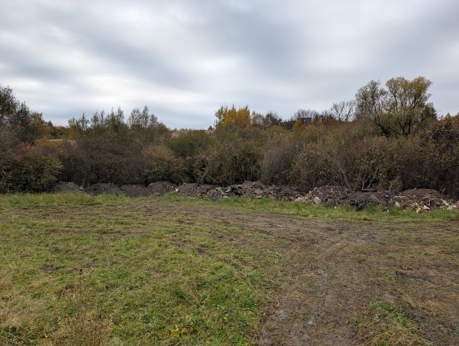 Teren Intravilan Strada Ghinzii langa asfalt.