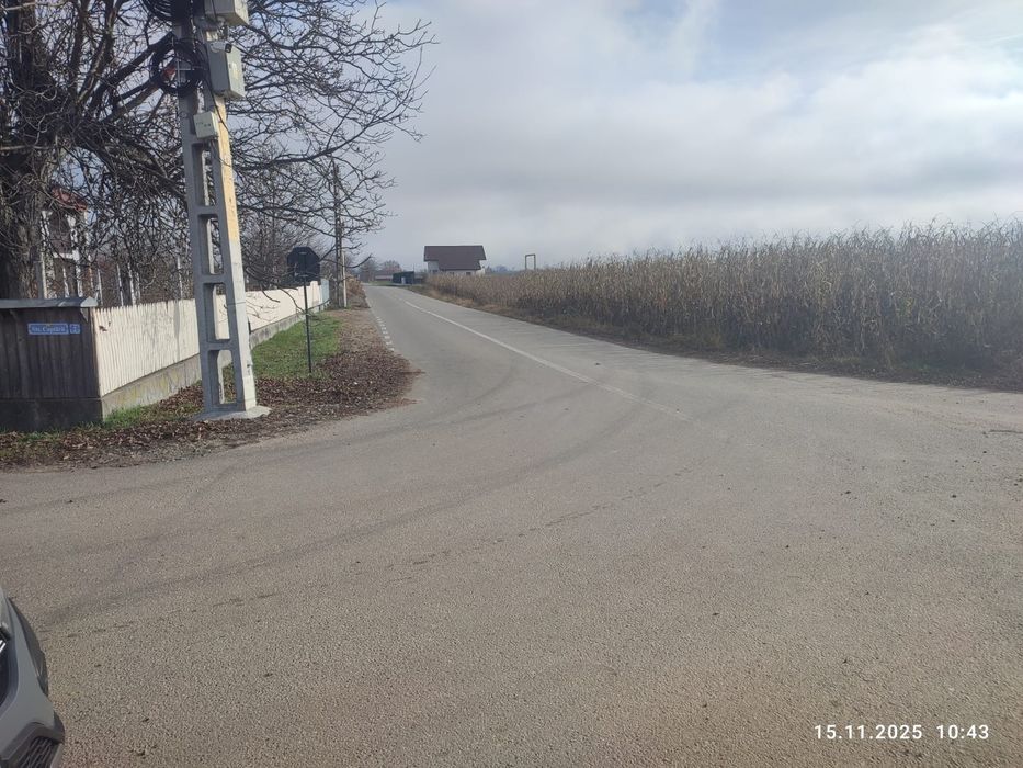 Vând teren intravilan + extravilan