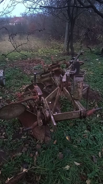 Vând plug cu 4 trupițe