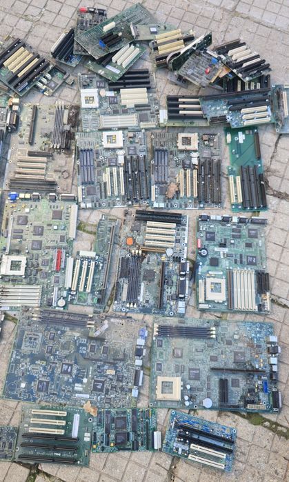 Продавам лаптопи и платки за скрап