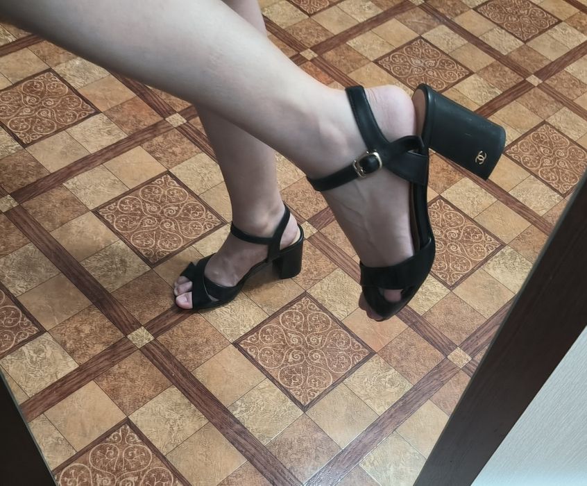 Продам босоножки женские б/у дешево