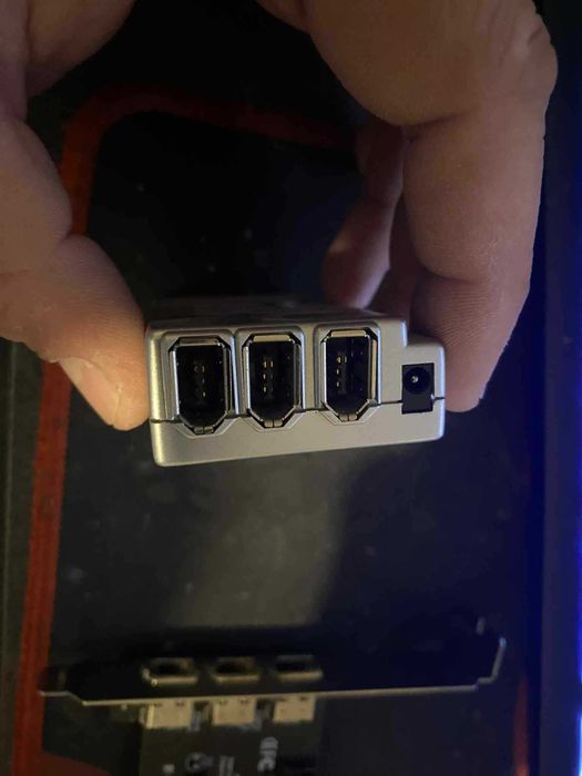 Placă PCI FireWire IEEE1394 cu 4 si Belkin FireWire cu 6 porturi