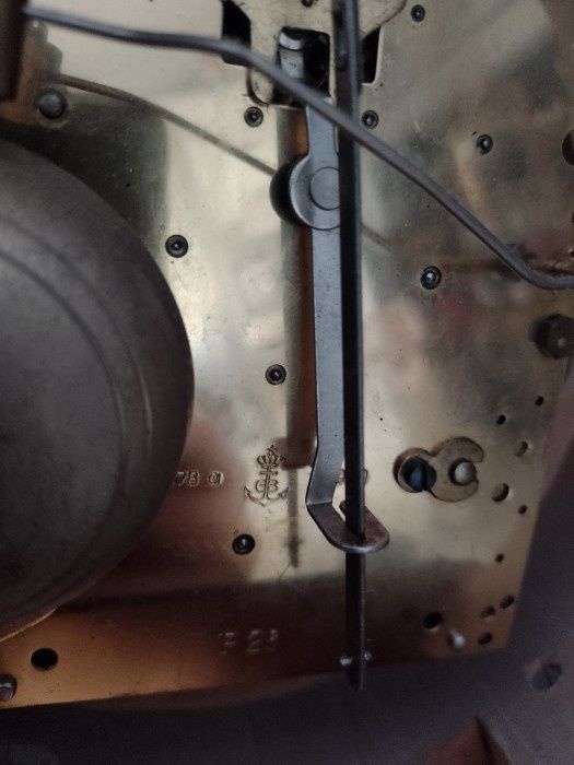 Ceas perete Gustav Becker in stil Louis din lemn sculptat integral man