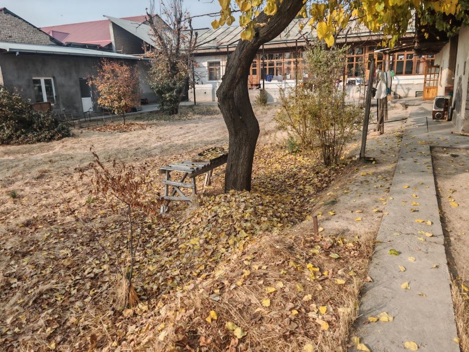 Qibrayda srochno yer narxida uy sotiladi