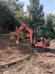 Miniexcavator de inchiriat (cu picon)