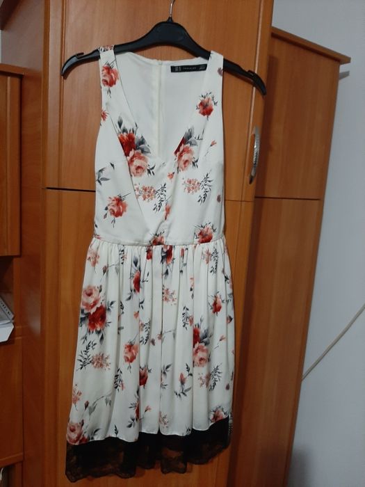 Fashion pe buget: Rochite XS/S - 50 lei bucata.