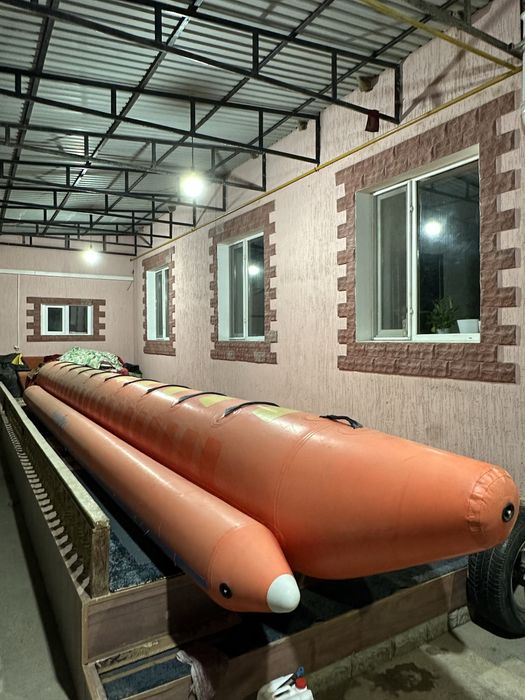 Банан и плюшка с жилетами