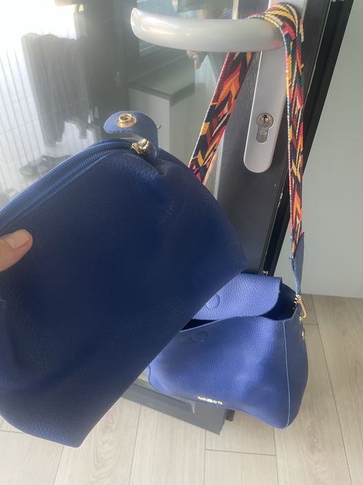Geanta de umar albastra cu inchidere magnetica,nepurtata,arata f bine