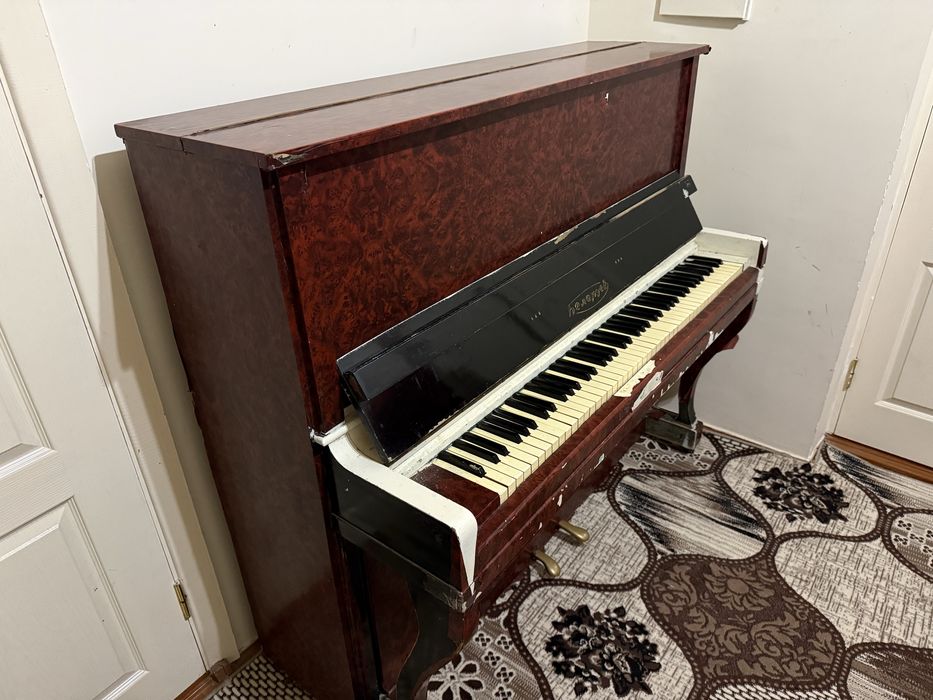 Belarus Pianino yaxshi holatda