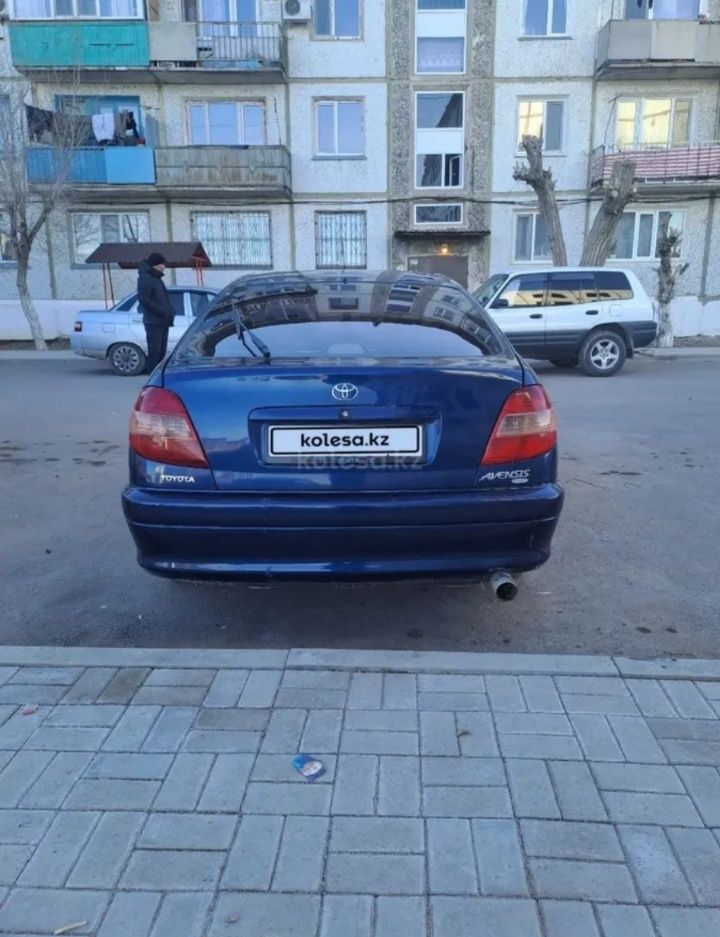 тойота авенсис 2003