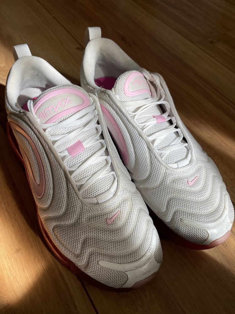 Nike AirMax720 .