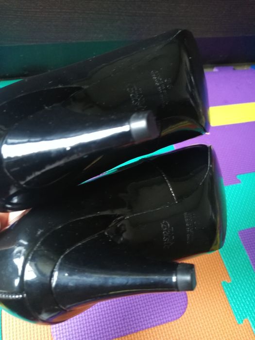 Pantofi Zara, mărimea 36, toc 6 cm. Purtați o singură dată.