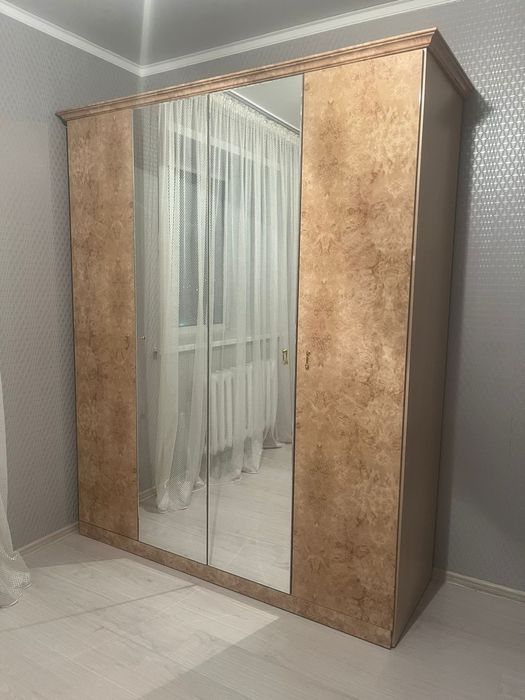 Срочно  Продам шкаф спальный за 15000