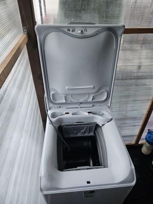 Masina de spălat verticală AEG