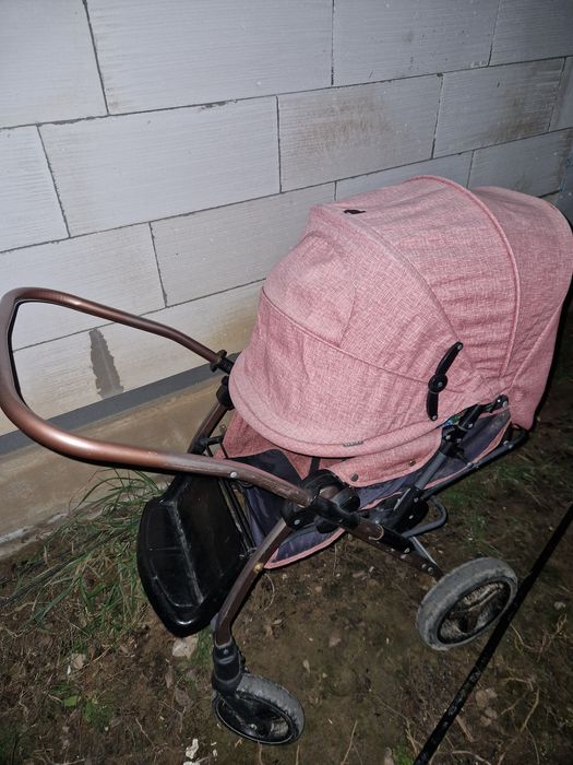 Коляска детская в среднем состоянии