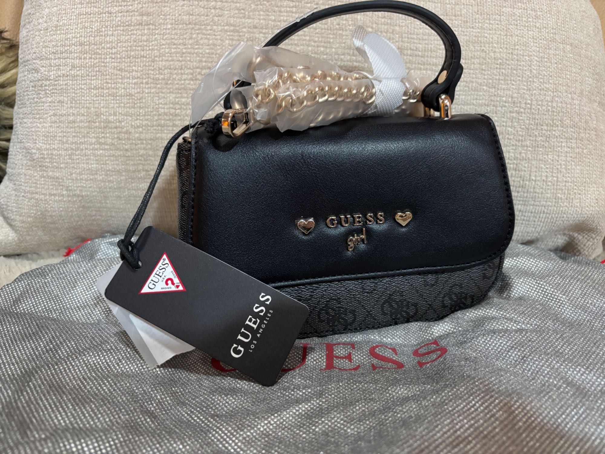 Мини Чанта Guess !