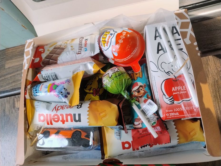 Vând cutii cu dulciuri pentru Moș Nicolae