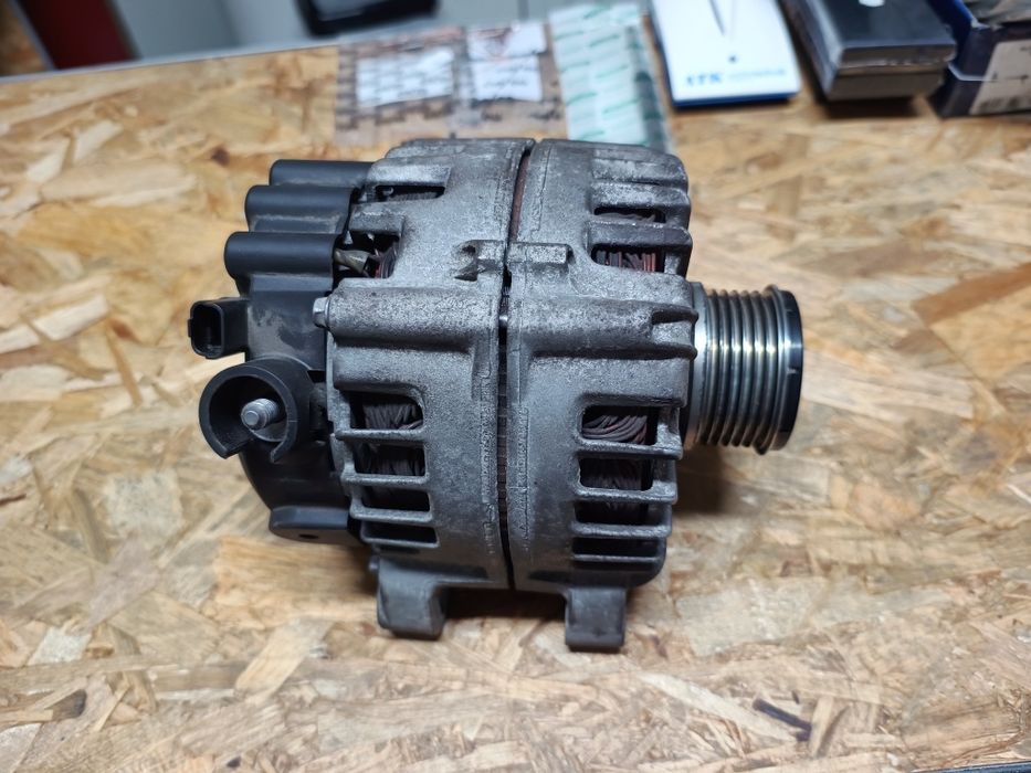 Vând Alternator Valeo