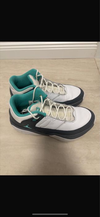 Vand adidasi in stare fiarte buna