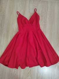 Червена рокля с тънки презрамки